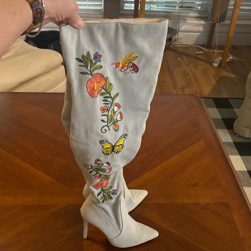 Cape Robbin size 5.5” boots